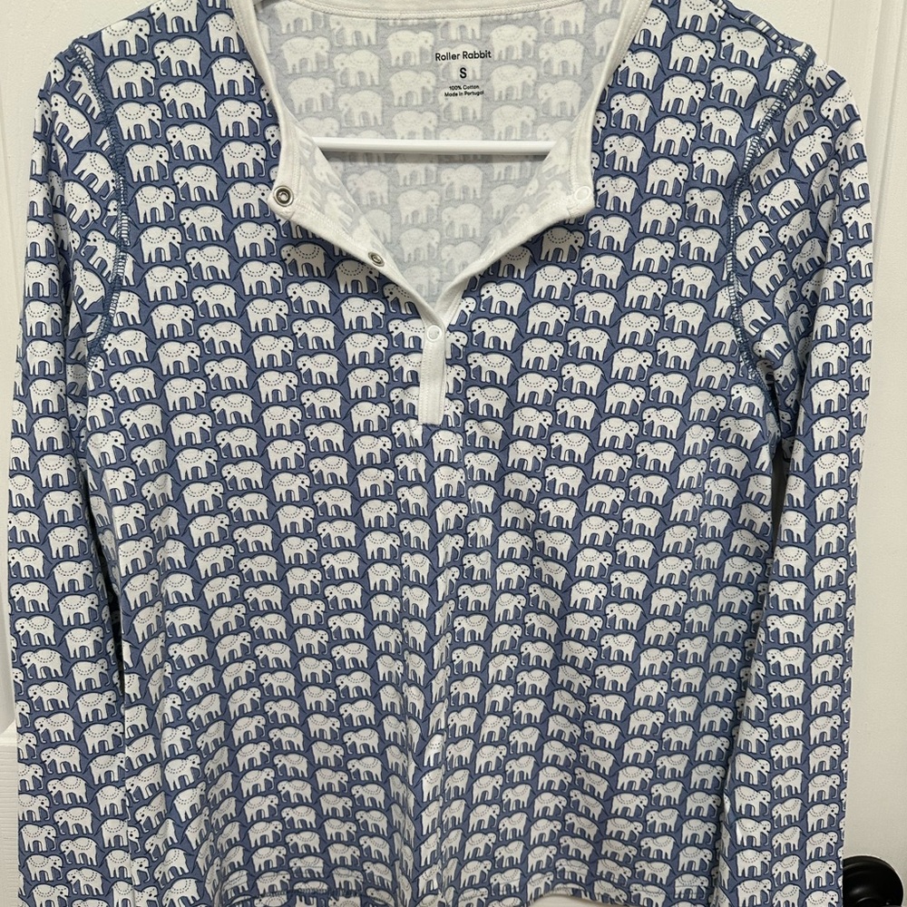 0126 Roller Rabbit Blue Elephant Snap Henley Top pajama set women’s size small